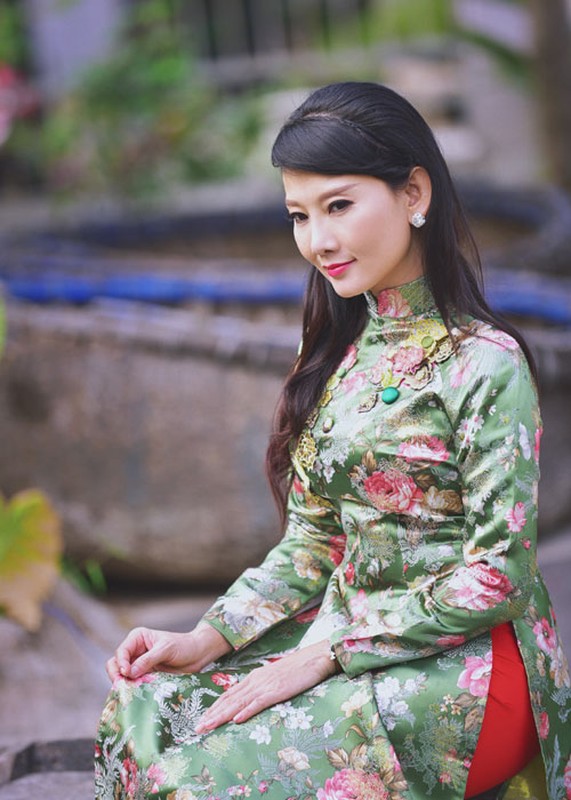 NSUT My Uyen thuot tha ao dai don xuan At Mui-Hinh-6